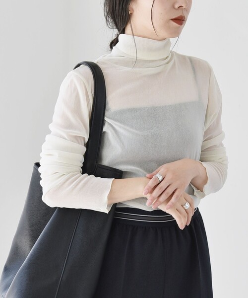 quaranciel（カランシエル）の「quaranciel:〈洗濯機可能〉フロッキー シアー タートル ネック 2（Tシャツ/カットソー・レディース・グレー/ブラック/オフホワイト・ONE SIZE）」の2枚目の写真