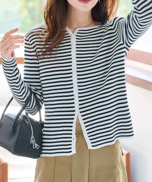 KOBE LETTUCE（コウベレタス）の「パールボタンリブニットカーディガン（カーディガン/ボレロ・レディース・ブラック/ブラウン/グレー/レッド/オフホワイト/ブラック系その他/チャコールグレー/イエロー/ライトピンク/ピンク系/ホワイト系その他/ブルー系/ホワイト系/ブラック系/グレー系/ホワイト系その他2/ブルー/レッド系・M-L/S-M/M/L/S/M）」の3枚目の写真