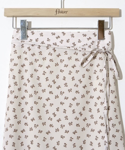 flower(フラワー)の「スウィンギングリボンスカート(スカート・レディース・アイボリー/ブラウン・FREE)」の22枚目の写真