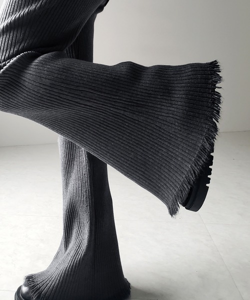 me+em select（ミームセレクト）の「【 ２color 】フリンジリブニットフレアパンツ ／  fringe lib knit  flare pants（その他パンツ・レディース・ブラック/グレー・FREE）」の4枚目の写真