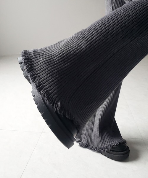 me+em select（ミームセレクト）の「【 ２color 】フリンジリブニットフレアパンツ ／  fringe lib knit  flare pants（その他パンツ・レディース・ブラック/グレー・FREE）」の5枚目の写真