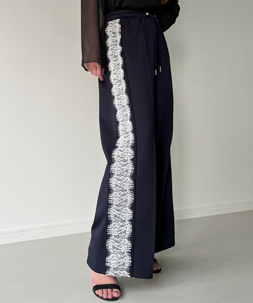 JUNOAH（ジュノア）の「ピンタックレースライントラックパンツ（その他パンツ・レディース・グレー/ネイビー/ブラック・LARGE/MEDIUM/SMALL）」の2枚目の写真