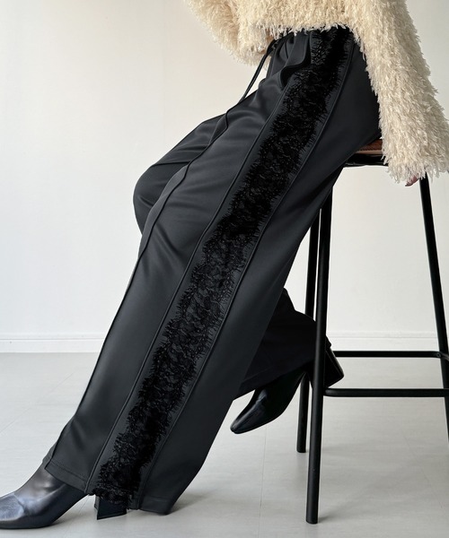 JUNOAH（ジュノア）の「ピンタックレースライントラックパンツ（その他パンツ・レディース・グレー/ネイビー/ブラック・LARGE/MEDIUM/SMALL）」の9枚目の写真