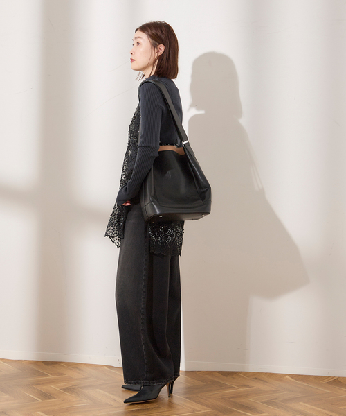 journal standard L'essage（ジャーナルスタンダードレサージュ）の「black shiny キャミ（シャツ/ブラウス・レディース・ブラック・FREE）」の3枚目の写真