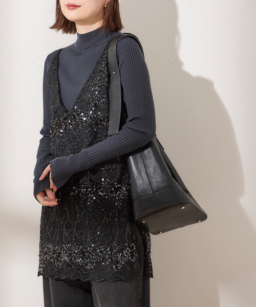 journal standard L'essage（ジャーナルスタンダードレサージュ）の「black shiny キャミ（シャツ/ブラウス・レディース・ブラック・FREE）」の7枚目の写真