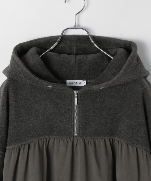 LEPSIM（レプシィム）の「ドッキングフードワンピース　147418（ワンピース・レディース・チャコールグレー/グリーン・FREE）」の4枚目の写真