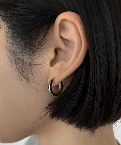 Diliraba(ディリラバ)の「【Diliraba】サージカルステンレス フープピアス A(ピアス(両耳用)・レディース・ゴールド/シルバー・FREE)」の2枚目の写真