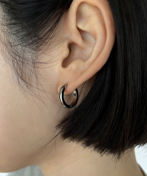 Diliraba(ディリラバ)の「【Diliraba】サージカルステンレス フープピアス A(ピアス(両耳用)・レディース・ゴールド/シルバー・FREE)」の3枚目の写真