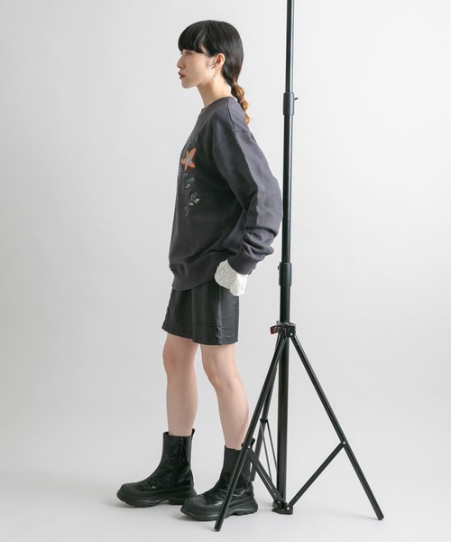 KBF（ケイビーエフ）の「フラワー刺繍スウェット（スウェット・レディース・グレー系その他/チャコールグレー・ONE）」の14枚目の写真