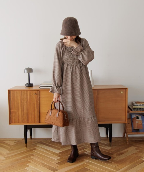 flower（フラワー）の「スエードプチバッグ（ハンドバッグ・レディース・ブラウン・FREE）」の3枚目の写真