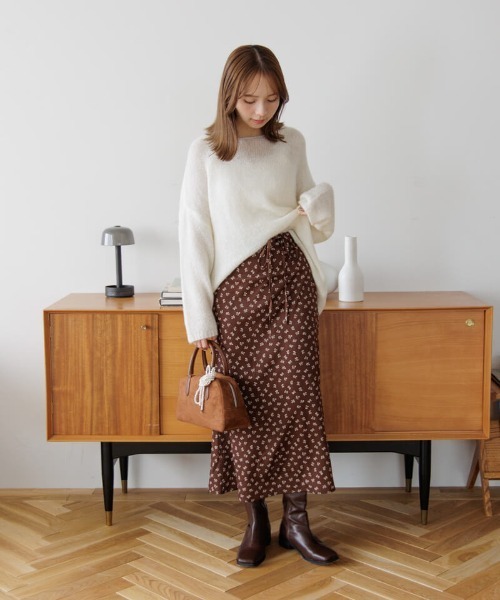 flower（フラワー）の「スエードプチバッグ（ハンドバッグ・レディース・ブラウン・FREE）」の7枚目の写真