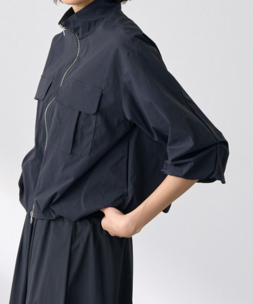 UNDOVE(アンドゥーブ)の「〈UNDOVE〉【はっ水/ストレッチ/UV対策/アウトドア/普段着/ジッパージャケット/ダブルジッパー/胸元ポケット】はっ水!ナイロンバルーンジャケット(ブルゾン・レディース・ベージュ/ブラック・X-LARGE/LARGE/MEDIUM)」の11枚目の写真