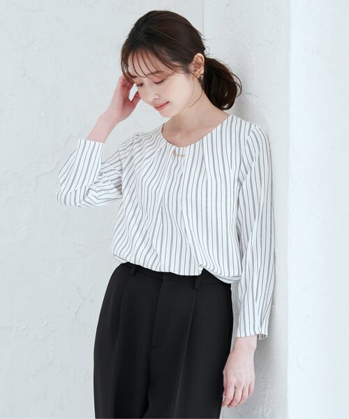 IKKA LOUNGE（イッカラウンジ）の「バーチャーム付きブラウス（シャツ/ブラウス・レディース・オフホワイト/その他1/ダークベージュ・M/L/S）」の9枚目の写真