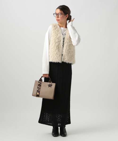 BAYFLOW（ベイフロー）の「[幅広いシーズンで活躍する]シャギーファーベスト（ベスト・レディース・オフホワイト/グレー/グレイッシュベージュ・FREE）」の4枚目の写真