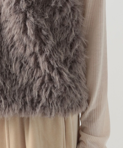 BAYFLOW（ベイフロー）の「[幅広いシーズンで活躍する]シャギーファーベスト（ベスト・レディース・オフホワイト/グレー/グレイッシュベージュ・FREE）」の16枚目の写真