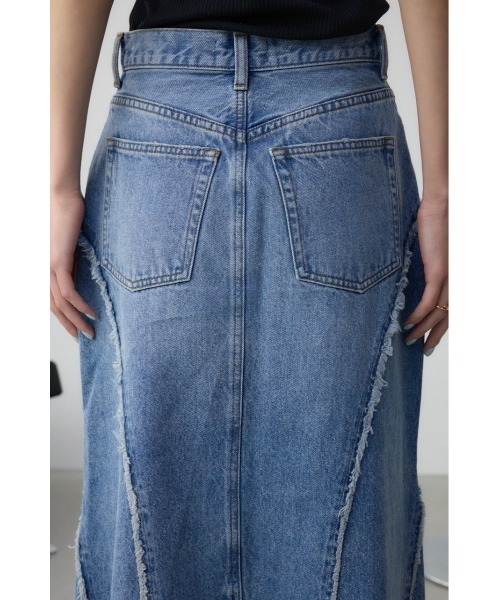 AZUL by moussy(アズールバイマウジー)の「AZUL DENIM フリンジ切替デニムスカート(デニムスカート・レディース・ブルー・MEDIUM/SMALL)」の4枚目の写真