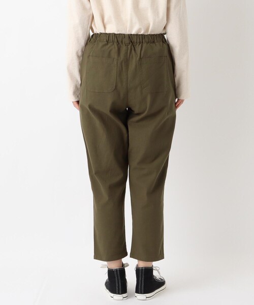 one'sterrace(ワンズテラス)の「綿ツイル9分丈テーパードパンツ(その他パンツ・レディース・グレー系その他7/カーキ系5/ベージュ系9・02)」の6枚目の写真