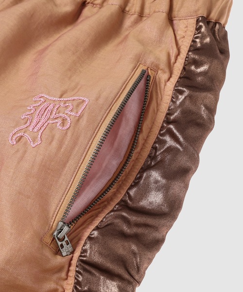 FACETASM(ファセッタズム)の「METALLIC TRACK PANTS(その他パンツ・メンズ・シルバー/ブロンズ・3/4)」の8枚目の写真