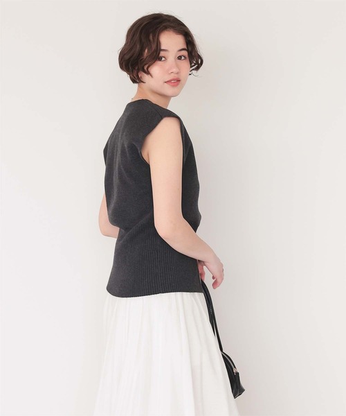 titivate（ティティベイト）の「ノースリーブVネックリブニットベスト（ベスト・レディース・ブラック/ライトグレー/レッド・M/L）」の6枚目の写真