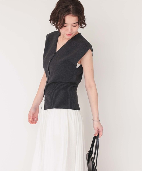 titivate（ティティベイト）の「ノースリーブVネックリブニットベスト（ベスト・レディース・ブラック/ライトグレー/レッド・M/L）」の7枚目の写真