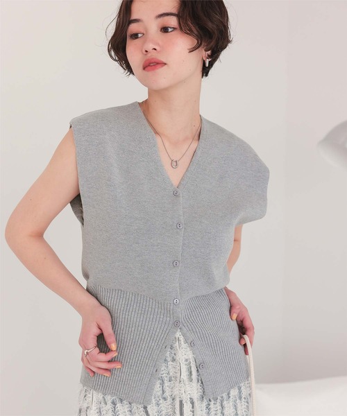 titivate（ティティベイト）の「ノースリーブVネックリブニットベスト（ベスト・レディース・ブラック/ライトグレー/レッド・M/L）」の12枚目の写真
