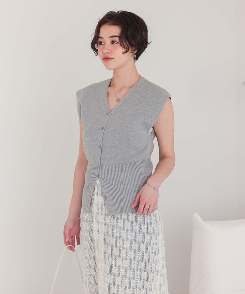 titivate（ティティベイト）の「ノースリーブVネックリブニットベスト（ベスト・レディース・ブラック/ライトグレー/レッド・M/L）」の14枚目の写真