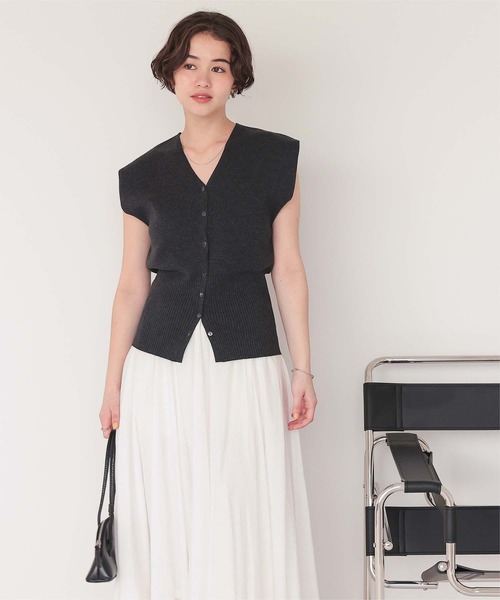 titivate（ティティベイト）の「ノースリーブVネックリブニットベスト（ベスト・レディース・ブラック/ライトグレー/レッド・M/L）」の9枚目の写真