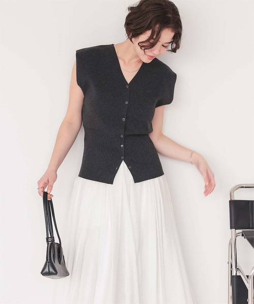 titivate（ティティベイト）の「ノースリーブVネックリブニットベスト（ベスト・レディース・ブラック/ライトグレー/レッド・M/L）」の11枚目の写真