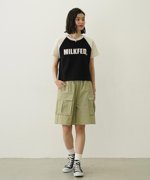 MILKFED.(ミルクフェド)の「MILKFED. COMPACT B/B TEE(Tシャツ/カットソー・レディース・ホワイト/ブラック/チャコール・M/S)」の4枚目の写真