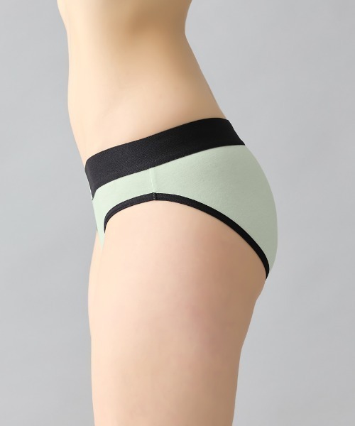 adidas（アディダス）の「adidas/アディダス ハーフショーツ 吸汗速乾（ショーツ・レディース・ブラック/グリーン系その他/杢グレー/ダークブルー/レッド系その他/カーキ・LARGE/MEDIUM/SMALL/X-LARGE）」の17枚目の写真