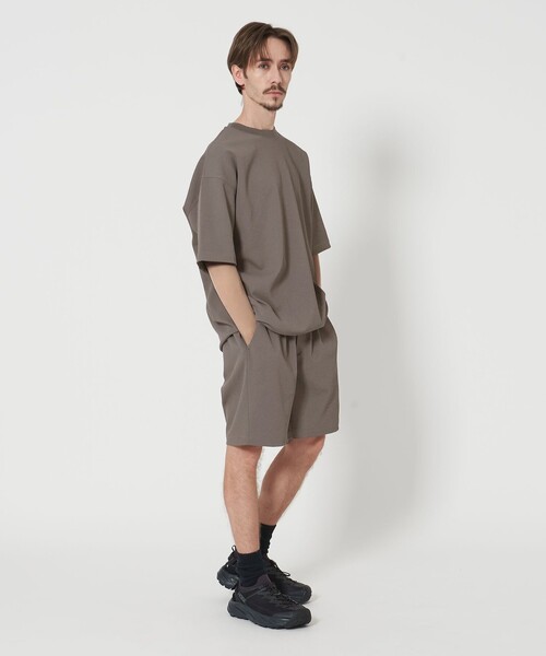 BEAUTY&YOUTH UNITED ARROWS（ビューティーアンドユースユナイテッドアローズ）の「Air Dobby ワイドテーパード クルーネック Tシャツ -ヨコストレッチ 吸水速乾性-（Tシャツ/カットソー・メンズ・グレー/ブラック/ライトグレー・L/XL/S/M）」の21枚目の写真