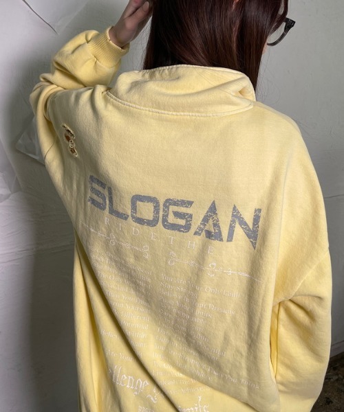 ROGER AND RAW(ロジャーアンドロウ)の「バックプリントダメージハーフジップスウェットプルオーバー(スウェット・レディース・ブラック/レッド/オフホワイト/グリーン/イエロー・FREE)」の1枚目の写真