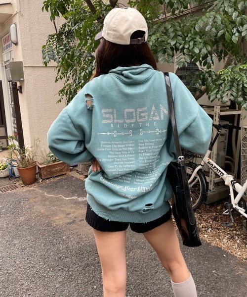 ROGER AND RAW(ロジャーアンドロウ)の「バックプリントダメージハーフジップスウェットプルオーバー(スウェット・レディース・ブラック/レッド/オフホワイト/グリーン/イエロー・FREE)」の18枚目の写真