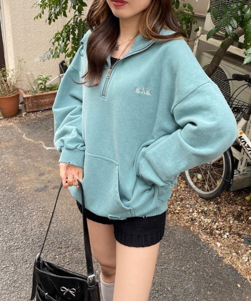 ROGER AND RAW(ロジャーアンドロウ)の「バックプリントダメージハーフジップスウェットプルオーバー(スウェット・レディース・ブラック/レッド/オフホワイト/グリーン/イエロー・FREE)」の19枚目の写真