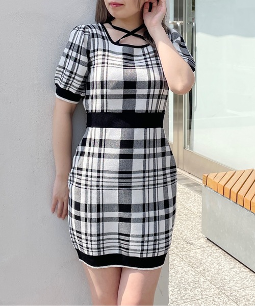abc une face(アーベーセーアンフェイス)の「ジャガードバックリボンワンピース(ワンピース・レディース・ホワイト×ブラック/ホワイト×ピンク/グレー・FREE)」の2枚目の写真