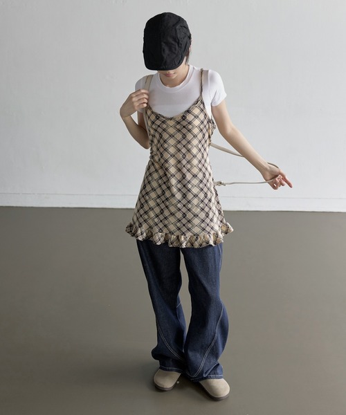 UNE MANSION（ユヌマンション）の「【UNE ORIGINAL】ウエストマークくるくるストリングフリルシースルーチェックミディ丈レイヤードワンピース（キャミソール・レディース・ベージュ/アイボリー/ブラック・FREE）」の11枚目の写真