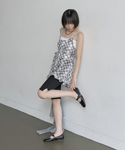 UNE MANSION（ユヌマンション）の「【UNE ORIGINAL】ウエストマークくるくるストリングフリルシースルーチェックミディ丈レイヤードワンピース（キャミソール・レディース・ベージュ/アイボリー/ブラック・FREE）」の12枚目の写真