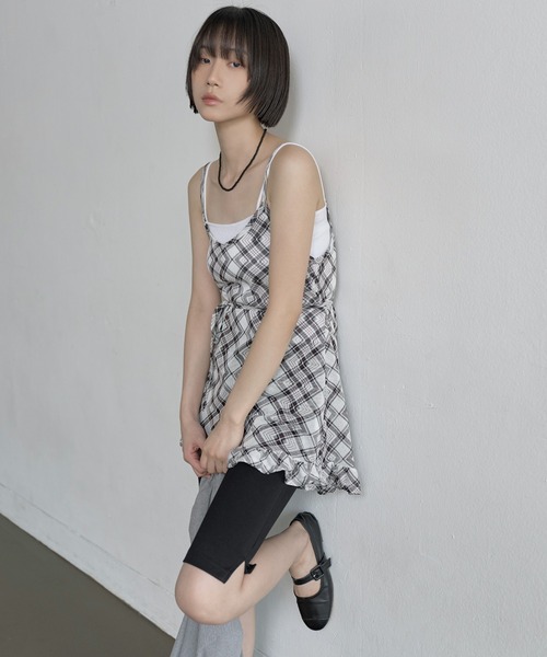 UNE MANSION（ユヌマンション）の「【UNE ORIGINAL】ウエストマークくるくるストリングフリルシースルーチェックミディ丈レイヤードワンピース（キャミソール・レディース・ベージュ/アイボリー/ブラック・FREE）」の14枚目の写真