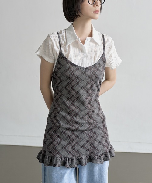 UNE MANSION（ユヌマンション）の「【UNE ORIGINAL】ウエストマークくるくるストリングフリルシースルーチェックミディ丈レイヤードワンピース（キャミソール・レディース・ベージュ/アイボリー/ブラック・FREE）」の16枚目の写真