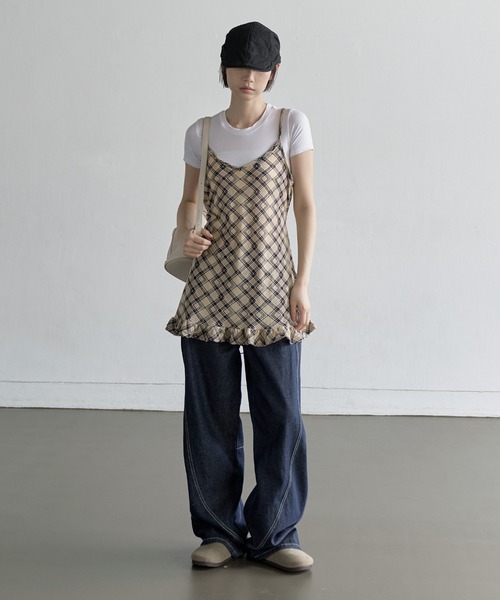 UNE MANSION（ユヌマンション）の「【UNE ORIGINAL】ウエストマークくるくるストリングフリルシースルーチェックミディ丈レイヤードワンピース（キャミソール・レディース・ベージュ/アイボリー/ブラック・FREE）」の18枚目の写真