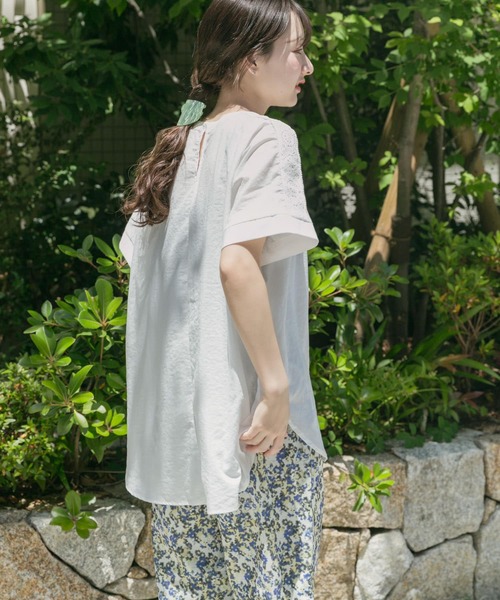 ITEMS URBANRESEARCH（アイテムズ アーバンリサーチ）の「ピンタックレースブラウス（シャツ/ブラウス・レディース・ブラック/ライトブルー/オフホワイト/ミント・FREE）」の19枚目の写真