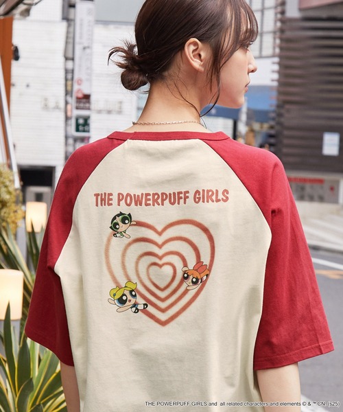 MONO-MART(モノマート)の「【THE POWERPUFF GIRLS】別注 パワーパフ ガールズ グラフィック刺繍半袖Tシャツ(Tシャツ/カットソー・レディース・スミクロ/ブラック系/オフホワイト/ワイン系・M/L)」の4枚目の写真