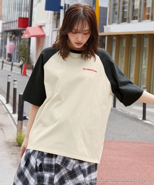 MONO-MART(モノマート)の「【THE POWERPUFF GIRLS】別注 パワーパフ ガールズ グラフィック刺繍半袖Tシャツ(Tシャツ/カットソー・レディース・スミクロ/ブラック系/オフホワイト/ワイン系・M/L)」の20枚目の写真