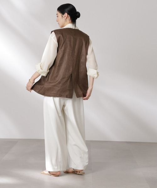 NANO universe（ナノユニバース）の「ヨーロピアンフラックス スリットポケットジレ（セットアップ可）（ノーカラージャケット・レディース・ベージュ/ブラウン/ネイビー/オフホワイト・FREE）」の17枚目の写真