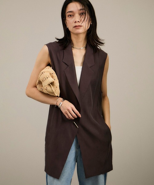 SALON adam et rope'（サロン アダム エ ロペ）の「キュプラツイルジレブラウス［セットアップ対応］（ベスト・レディース・ブラウン/ベージュ・FREE）」の2枚目の写真