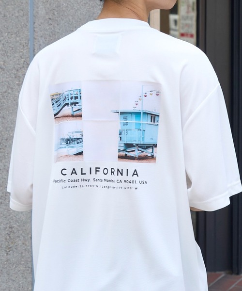 MAISON CLUB(メゾンクラブ)の「【MAISON CLUB】Over Size Dry Tee CITY SERIES ~CALIFORNIA~ / カルフォルニア プリントロゴ(Tシャツ/カットソー・メンズ・ブラック/ホワイト・M/L)」の1枚目の写真