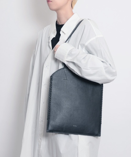 YArKA（ヤーカ）の「【YArKA/ヤーカ】real leather lace up tote bag [lumm2] / リアルレザーレースアップデザイントートバッグ（トートバッグ・レディース・ブラック・FREE）」の5枚目の写真