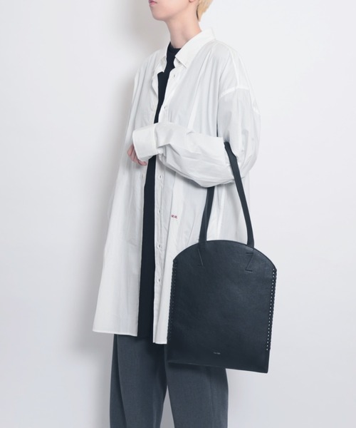 YArKA（ヤーカ）の「【YArKA/ヤーカ】real leather lace up tote bag [lumm2] / リアルレザーレースアップデザイントートバッグ（トートバッグ・レディース・ブラック・FREE）」の7枚目の写真