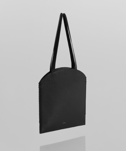 YArKA（ヤーカ）の「【YArKA/ヤーカ】real leather lace up tote bag [lumm2] / リアルレザーレースアップデザイントートバッグ（トートバッグ・レディース・ブラック・FREE）」の13枚目の写真