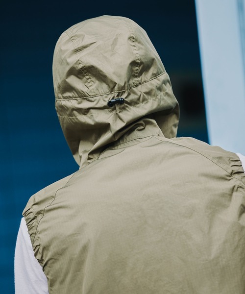 KiU（キウ）の「【KiU×空調服(R)】キウ UVカット エアコンディションドベスト２ND（アウトドアグッズ・メンズ・ライトグレー/ホワイト系その他/ブラック/カーキ/ベージュ系その他・SMALL/MEDIUM/LARGE/X-LARGE）」の9枚目の写真